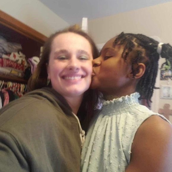 Meet your Poshers, Grabbiee!!! - Picture 8 of 14